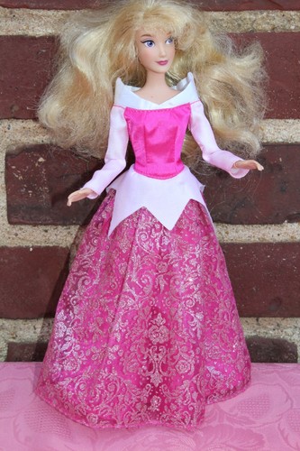 Barbie disney store - store, k8