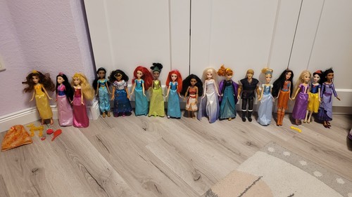 Disney puppen set - 17,